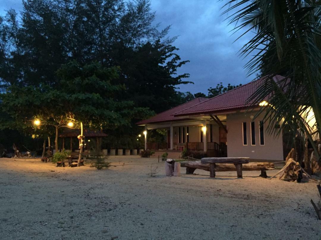 Red Coral Cottage Langkawi Extérieur photo